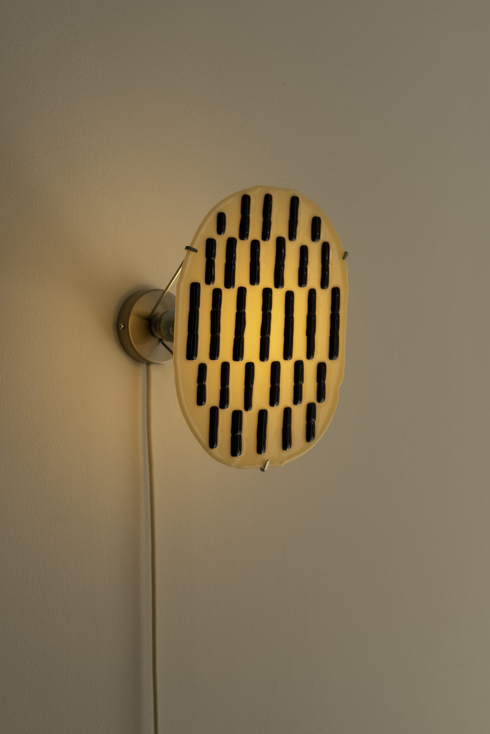 black_beige_walllamp_LOD